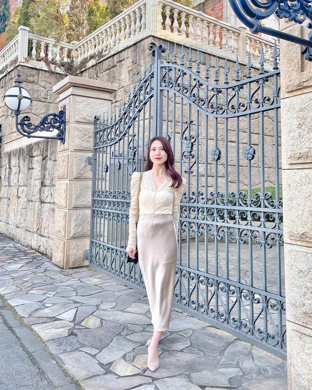 ちゃぴたんさんのインスタグラム写真 - (ちゃぴたんInstagram)「𝐿𝒶𝒸𝑒×𝒮𝒶𝓉𝒾𝓃💐🕊  フェミニンな要素を詰め込んだコーディネート💕  このスカートは厚手でしっかりした生地なので落ち感、ドレープがとても綺麗✨  シワもシルクよりできにくいと思う☺️  Tops @theboutique_flamboyant  パワーショルダーレースブラウス ¥6,480 税込  Skirt @theboutique_flamboyant  サテンA ラインスカート ¥12,000 税込」1月28日 21時14分 - sayaka___0430