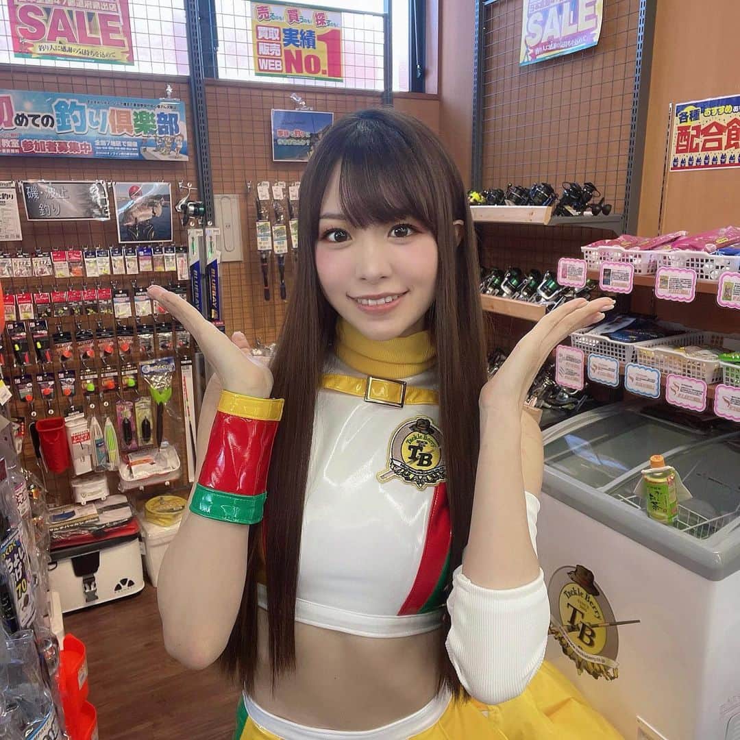 のインスタグラム：「今日はベリーガールズ2023初のお仕事！  タックルベリー稲毛オーツパーク店さま グランドオープンに参加させて頂きました🎣🍓  会員ページを見せてくれた方とじゃんけん大会で割引券をプレゼントしたり、チェキを撮ったりと盛りだくさんでした！  ありがとうございました♡ またイベントもあるみたいです！ よろしくお願いします！  #タックルベリー #TB #釣具 #釣り #中古釣具 #釣り好きな人と繋がりたい  #釣りガール  #イメージガール #ベリーガールズ #ベリーガールズ2023 #BG2023 #BG19th #TB稲毛 #稲毛オーツパーク #コスチューム #ロングヘア #me #fyp  #instalike  #japanese  #fishing  #outdoors  #松田蘭」