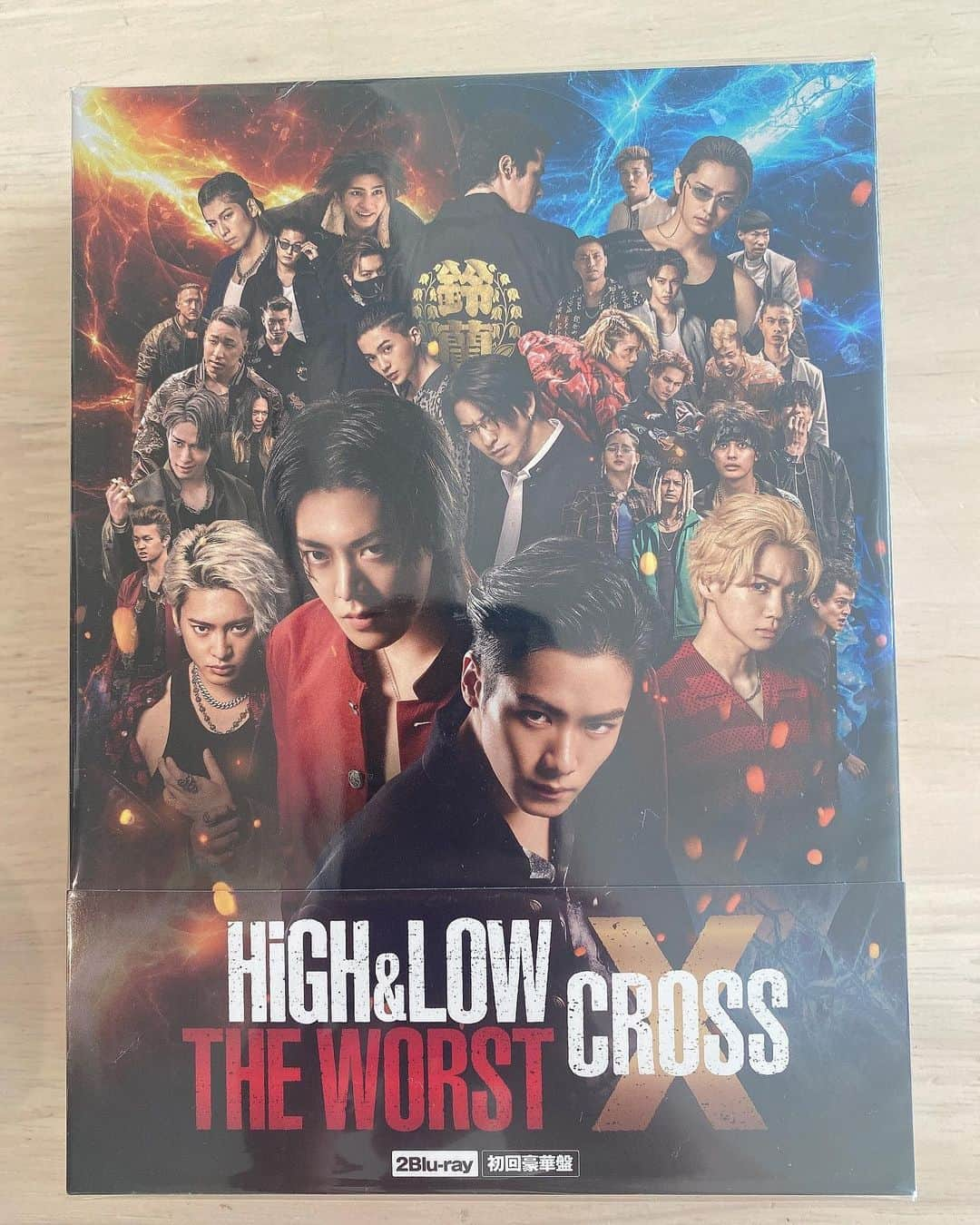 尾崎ナナさんのインスタグラム写真 - (尾崎ナナInstagram)「主人が監督を努めている HiGH&LOW THE WORST CROSS。 見に行きたかったけど、映画館など👶につきっきりで行けるはずもなく、、DVDでやっと見れる〜☺️🙌 とりあえず食器を片付けてからだな。。🙃😑 #ハイロー #ハイアンドロー  #ハイアンドローザワーストクロス #highlowtheworstcross」1月28日 21時18分 - nana._.ozaki