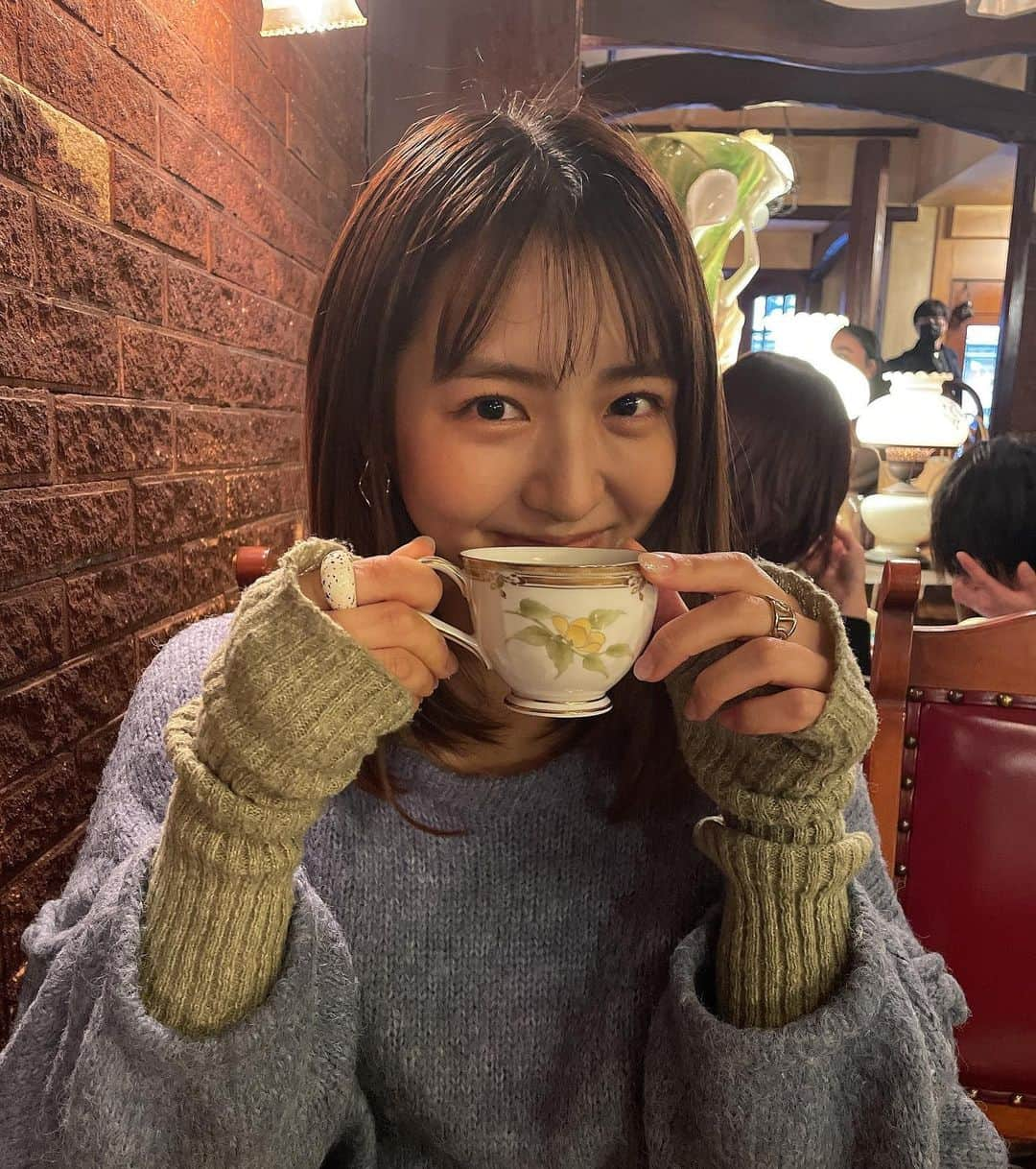 浜崎香帆さんのインスタグラム写真 - (浜崎香帆Instagram)「-----  コーヒー飲んでる時間が1番落ち着く☕️  最近一気に髪伸びた気がする。  #吉祥寺カフェ #吉祥寺 #ゆりあぺむぺる  #東京カフェ #コーヒー」1月28日 21時56分 - kaho_hamasaki_tpd