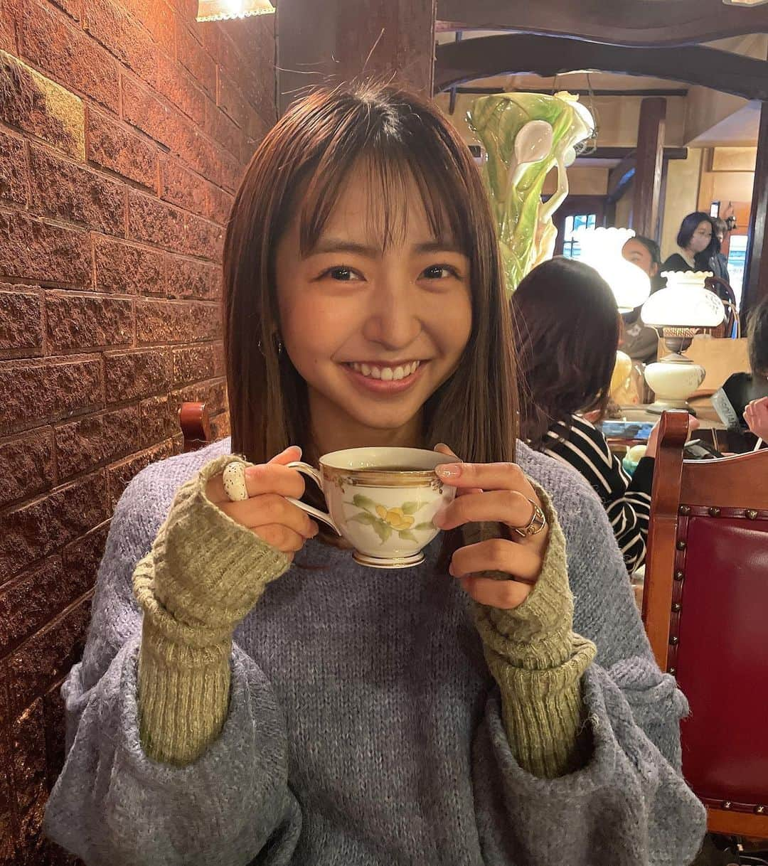 浜崎香帆さんのインスタグラム写真 - (浜崎香帆Instagram)「-----  コーヒー飲んでる時間が1番落ち着く☕️  最近一気に髪伸びた気がする。  #吉祥寺カフェ #吉祥寺 #ゆりあぺむぺる  #東京カフェ #コーヒー」1月28日 21時56分 - kaho_hamasaki_tpd