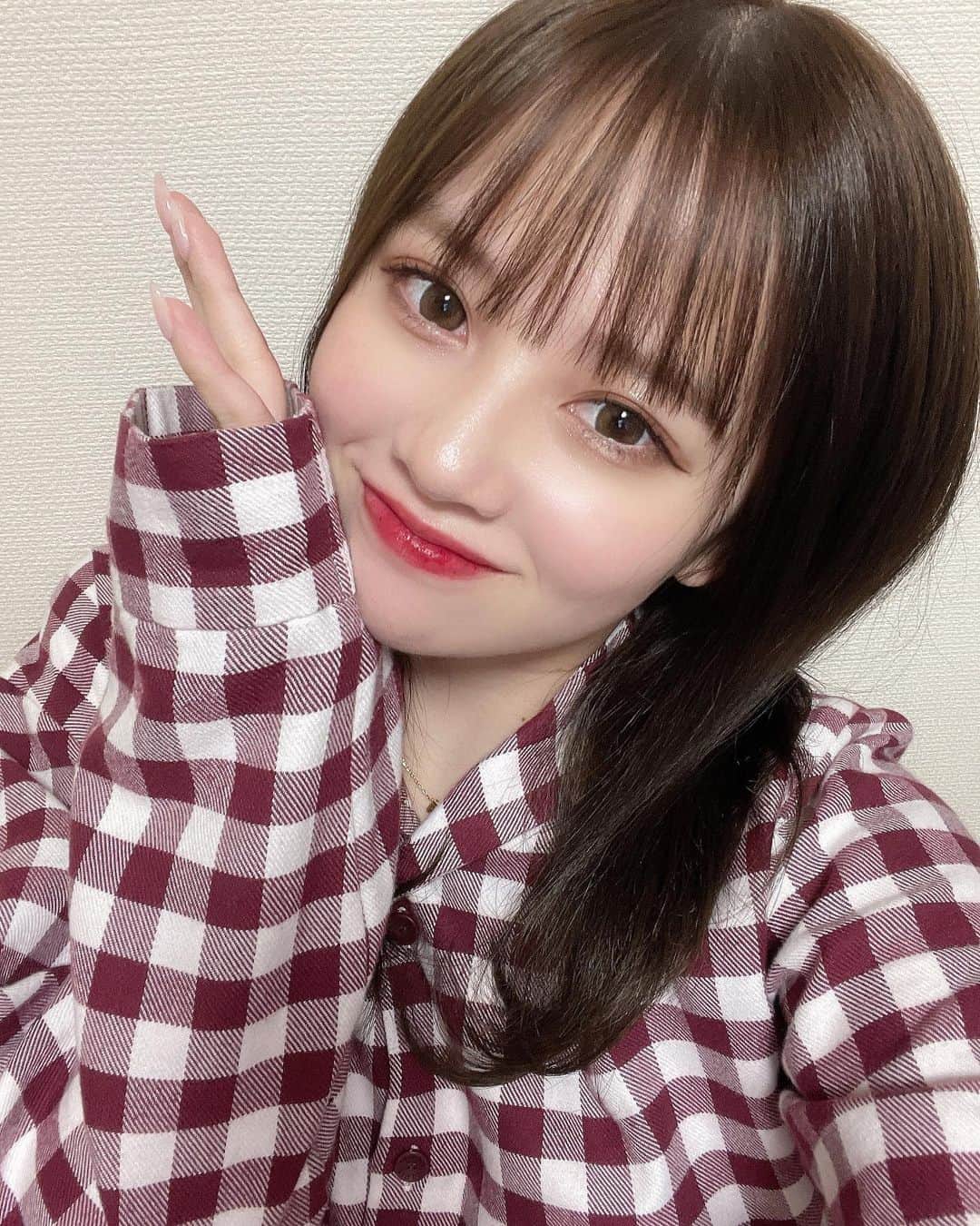 なあぽよさんのインスタグラム写真 - (なあぽよInstagram)「 ︎︎ ︎︎︎ ︎︎︎ ︎ この間 @r.o.b_ryo ひゃんにカラーとカットトリートメントしてもらったよ✂️♡ ずーっとブリーチ毛で傷んでたけど夏にはハイトーンが出来るくらいになってきた！😢💖 りょうひゃんのお陰で髪質改善出来ました🙇🏻‍♀️❕ ︎︎ ︎︎︎ ︎︎︎ ︎ そういえば最近キンプリのmemorial聞いてるんだ〜🥺🤍 すごくいい歌だよね〜❣️  #ニューヘアー#newhair #newcolor#ニューカラー#久しぶりだねっ」1月28日 22時07分 - ________sn.30