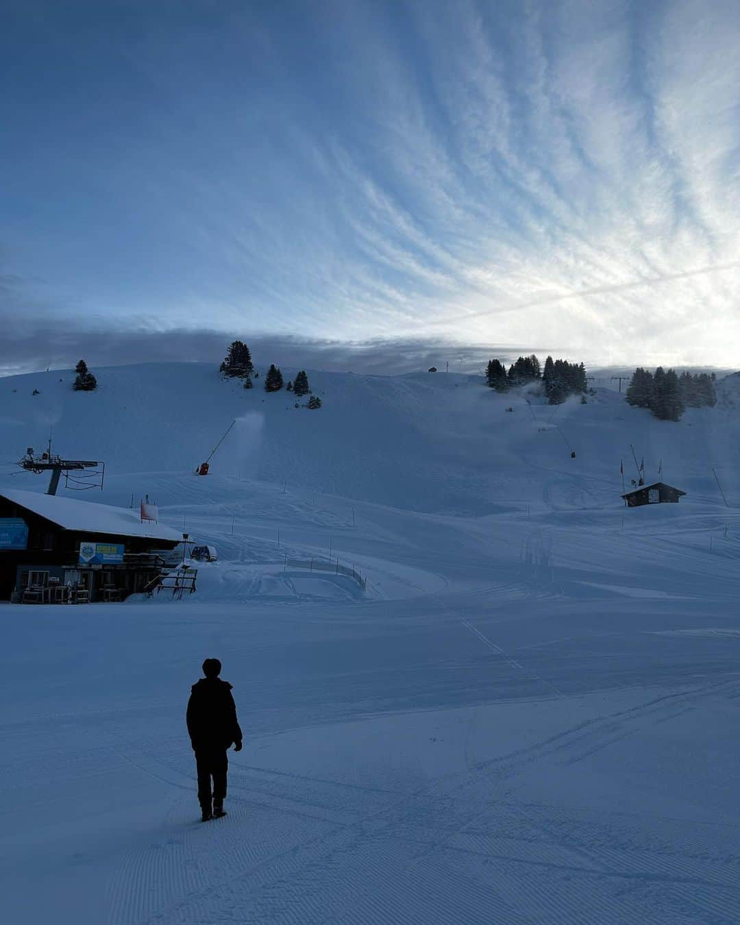 MEGUMIのインスタグラム：「少し前に行った息子とスイス2人旅🇨🇭 忘れられない時間になりました🌈❄️」