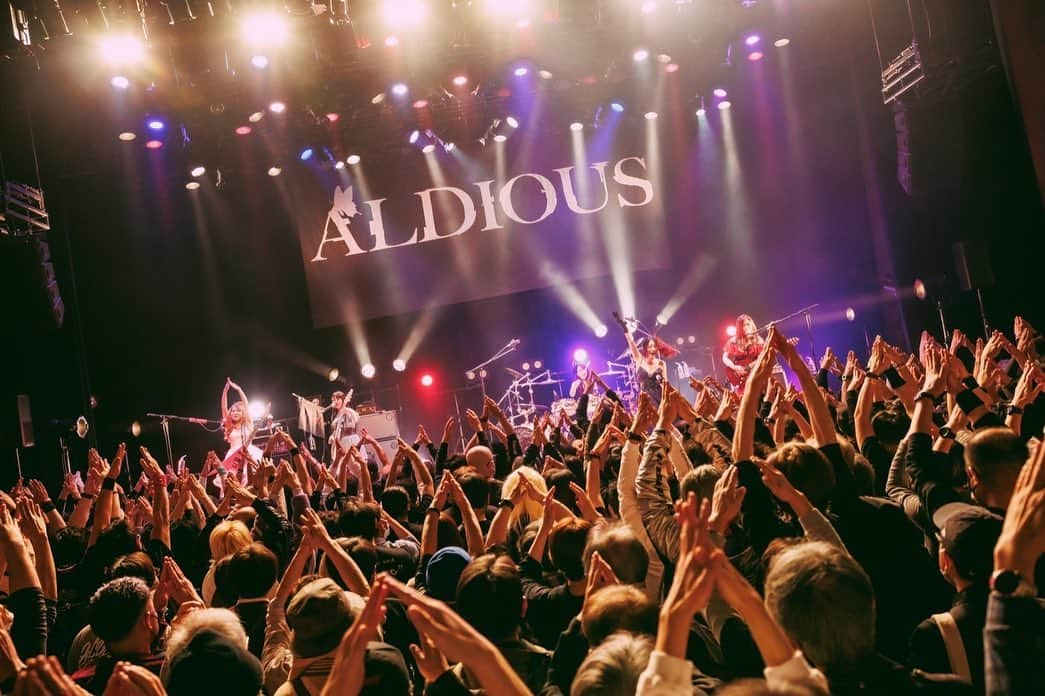 Marinaさんのインスタグラム写真 - (MarinaInstagram)「2023.01.28 Aldious 15th Anniversary Live 2023 Winter   渋谷ストリームホールありがとうございました！！！！！  Photo by @sai_cho_823   #Aldious #AldiousMarina #アルディアス #femalemusician #femaledrummer #drummer #drums #dwdrums #drumslife #drumset #drumkit #drummergirl #girlband #music #metal #rock #jrock #drumstagram #evans #instagood #vicfirth #myperfectpair」1月28日 23時08分 - aldiousmarina