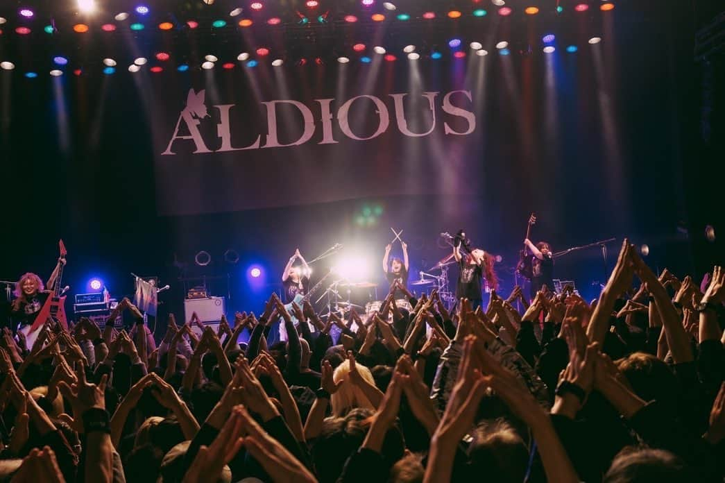 Marinaさんのインスタグラム写真 - (MarinaInstagram)「2023.01.28 Aldious 15th Anniversary Live 2023 Winter   渋谷ストリームホールありがとうございました！！！！！  Photo by @sai_cho_823   #Aldious #AldiousMarina #アルディアス #femalemusician #femaledrummer #drummer #drums #dwdrums #drumslife #drumset #drumkit #drummergirl #girlband #music #metal #rock #jrock #drumstagram #evans #instagood #vicfirth #myperfectpair」1月28日 23時08分 - aldiousmarina