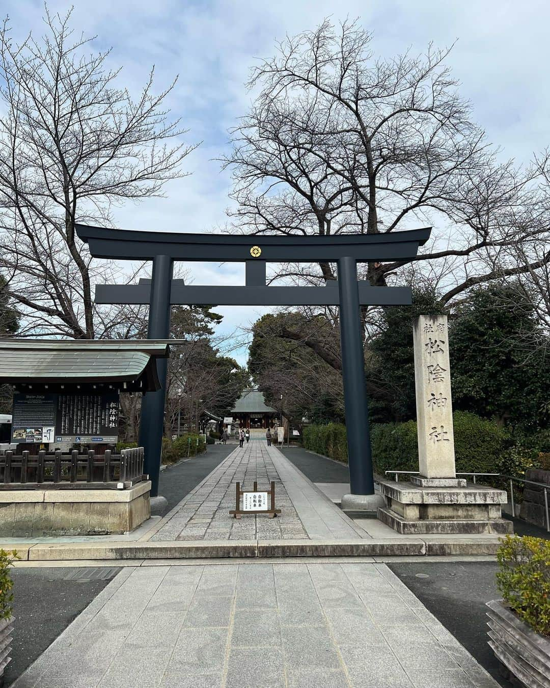 たけるさんのインスタグラム写真 - (たけるInstagram)「【最近の参拝歴】  松陰神社　東京　世田谷 吉田松陰先生をお祀りしてる神社。 鳥居カッケェ  難波八坂神社　大阪　難波 獅子がいる。 鳥居カッケェ  大国魂神社　東京　府中 御神木の大イチョウがとてもご利益 鳥居カッケェ  #東京ホテイソン #たける #神社 #備中神楽 #パワースポット #清らかに」1月28日 23時14分 - takayanken