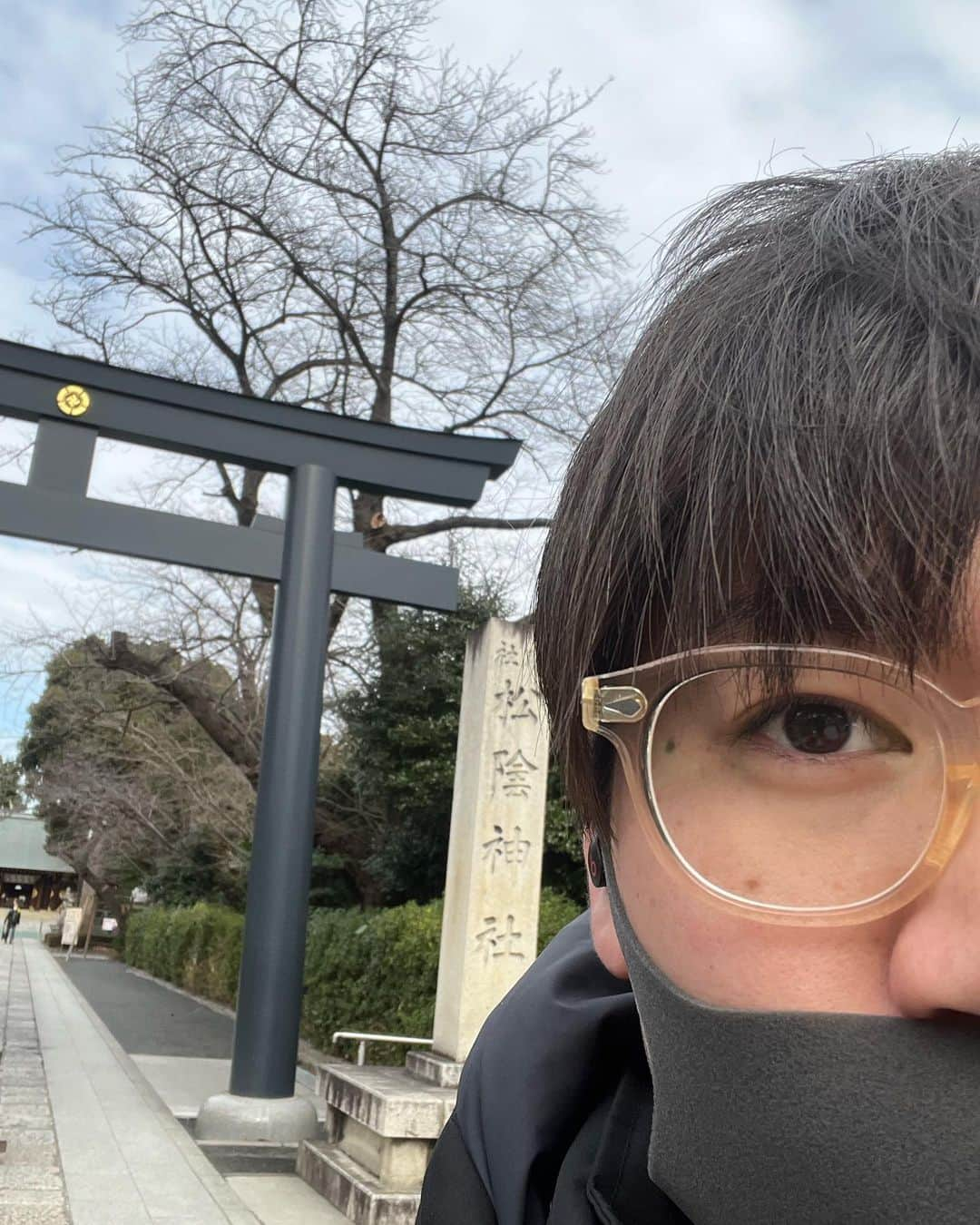 たけるのインスタグラム：「【最近の参拝歴】  松陰神社　東京　世田谷 吉田松陰先生をお祀りしてる神社。 鳥居カッケェ  難波八坂神社　大阪　難波 獅子がいる。 鳥居カッケェ  大国魂神社　東京　府中 御神木の大イチョウがとてもご利益 鳥居カッケェ  #東京ホテイソン #たける #神社 #備中神楽 #パワースポット #清らかに」