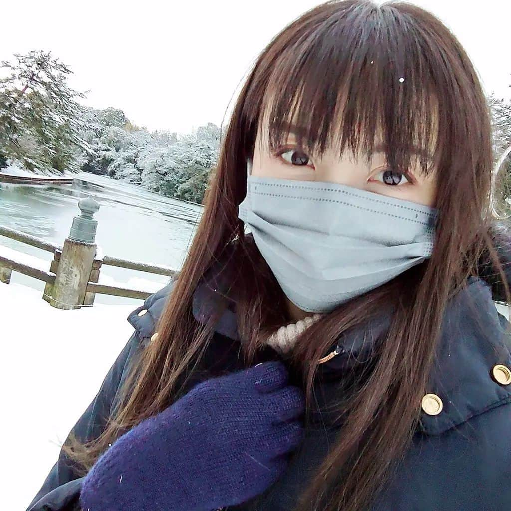 足立玲菜のインスタグラム：「ゆっきだああぁ⛄  雪が全然ない地域生まれなので無駄にテンション上がる😂 . . .  #まさかの大雪 #降り立ててよかった」