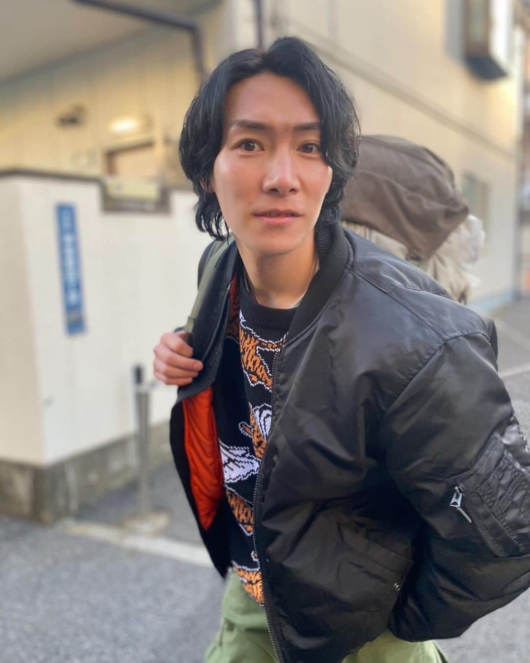 ジョーブログのインスタグラム：「動画でもご報告した通り、明日から旅に出ることになりました。 1日に増えたチャンネル登録×1円が旅の所持金になる西日本縦断の旅です。  チャンネル登録して、応援よろしくお願いします。 また人生楽しんできます🤣👍  P.S. 写真たちは最近の旅のやつ！」