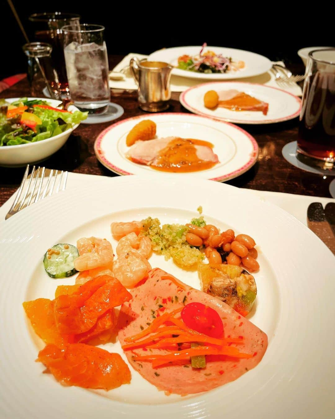 ひぐちしょうこのインスタグラム：「チエちゃんとウェスティンでランチ🧚‍♀️✨ 去年のライブのおつかれさま会がやっとできた形です。 楽しかったー美味しかったー💓 チエちゃん、また美味しいもの食べよう！」