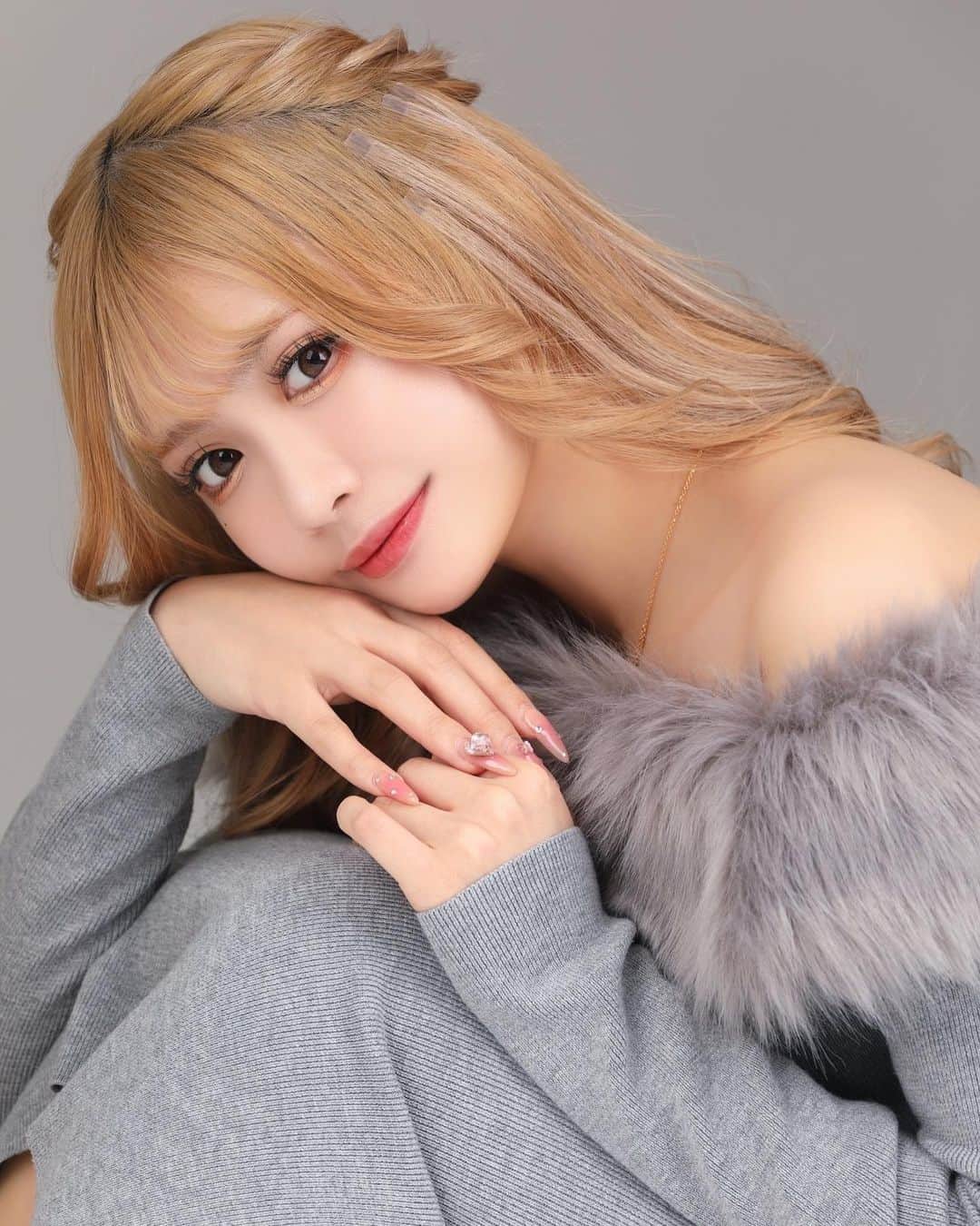 山本瑚々南のインスタグラム：「. 新しい看板🤍 最近メイク変えたー🤍」