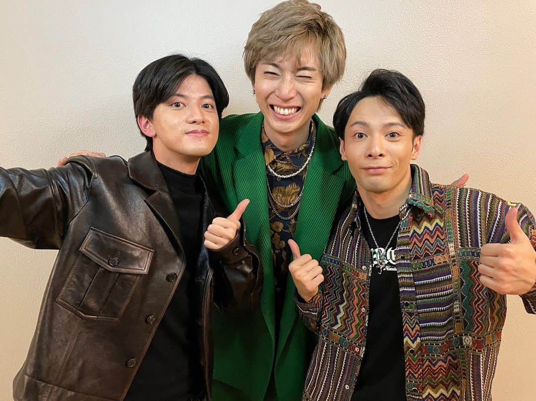 熊野直哉のインスタグラム：「鮎川太陽バースデーイベント ご来場ありがとうございました☆  星野正樹との久々のステージ、３人で満喫しました！🤝  変わらない僕たちに、変わらぬ応援よろしくお願い致します！  福岡寒かったけど皆さん温かかった！ #明太子」