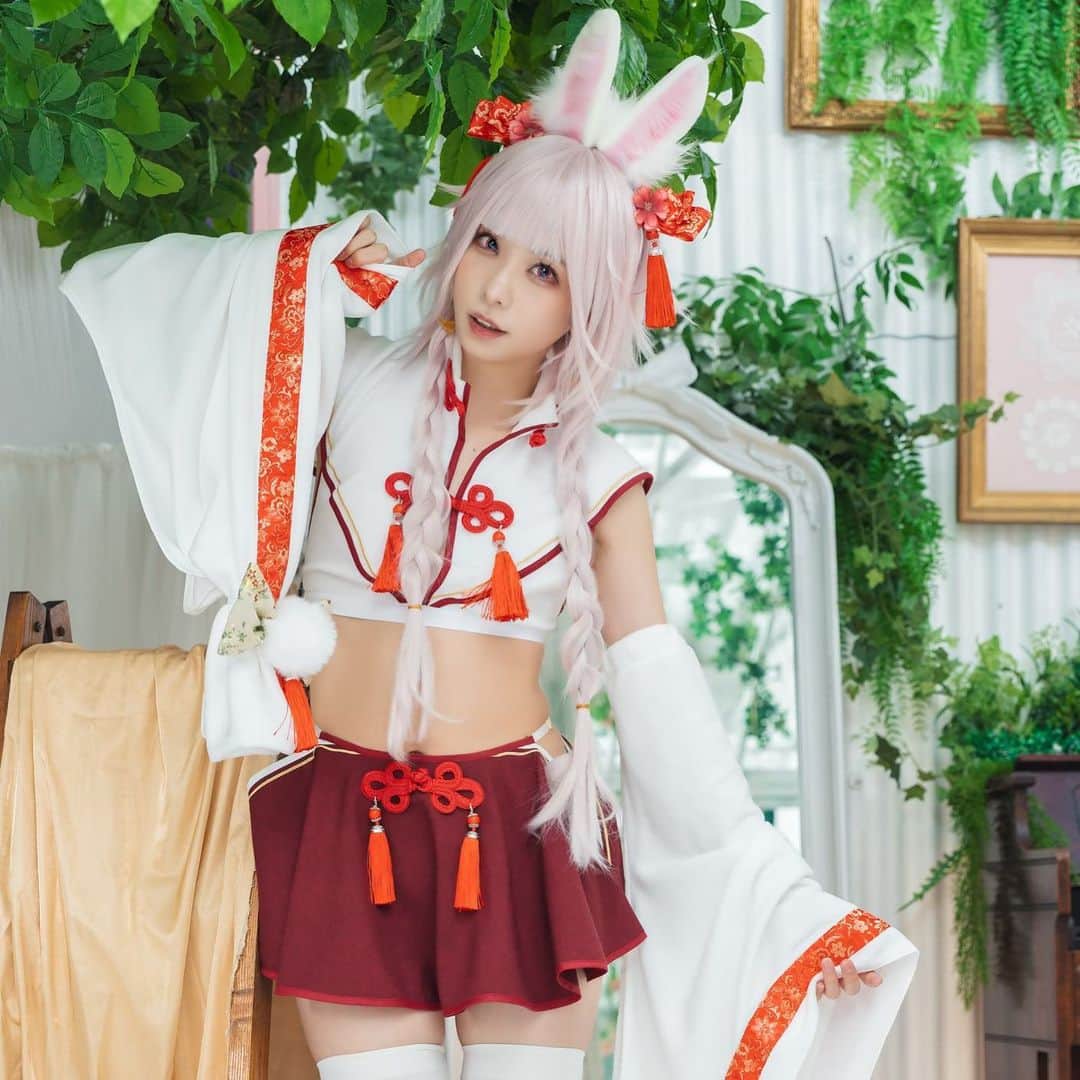 のインスタグラム：「あめおめ🐰 今年はもっとキャラコスするぞい  #cosplay #コスプレ #コスプレイヤー #あけましておめでとうございます #ウサギ #兎年」