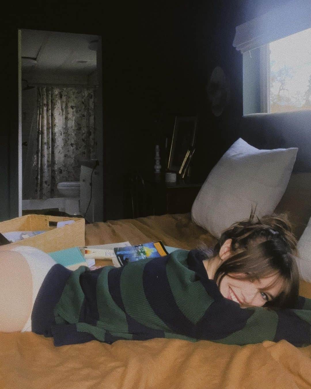 Acacia Brinleyのインスタグラム：「Save a horse, read a book. Or something like that.」