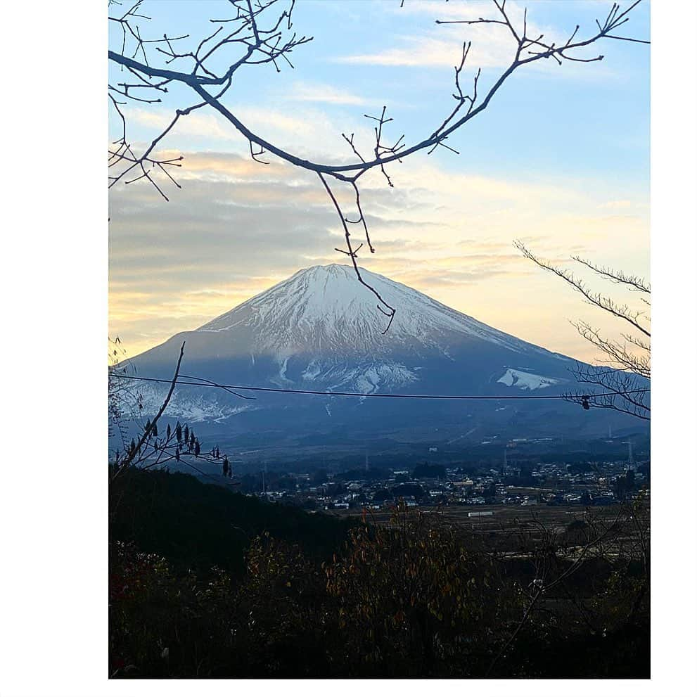 松井りなのインスタグラム：「🗻 Here I come, 2023! . 本年もどうぞよろしくお願い致します🎍 #2023」