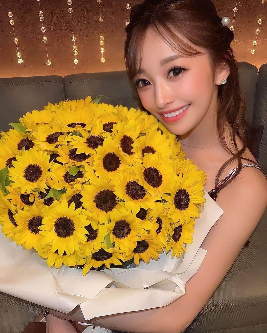 はんなのインスタグラム：「🎍 喪中の為、新年のご挨拶は控えさせて頂きました🙇🏻‍♀️ . 私に携わってくださった全ての皆様 お世話になりました😊 . 今年もどうぞよろしくお願いいたします😌💗 .  #キャバクラ #キャバ嬢 #キャバ #新宿 #歌舞伎町 #六本木 #大阪#水商売 #ヘアメイク #アップヘア #着物 #和服 #和装ヘア#着物ヘア #シャンパン #正月 #新年 #あけましておめでとうございます #兎 #2023年 #令和5年#happynewyear instagram #instagood #instapic #instalike #followｍe #selfie #美人茶屋」