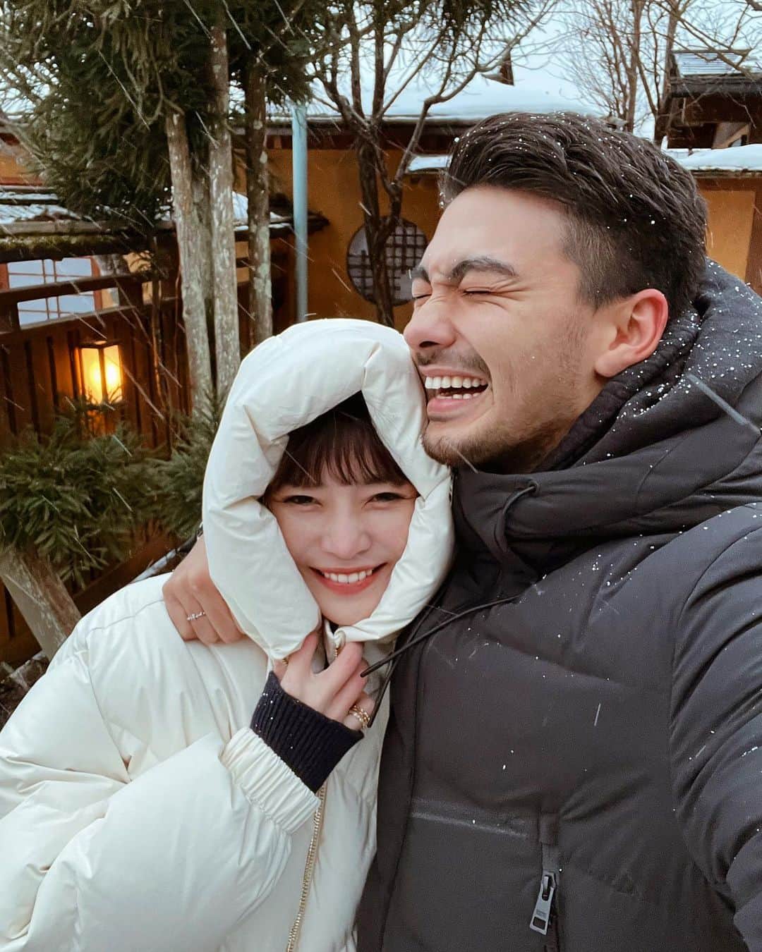 石倉ノアのインスタグラム：「Happy New Year .. . 皆さま2022年はお世話になりました🎍 2022年はパパになり 自分にとって凄く変化のある年でもあり、目標にしていたことをできたりできなかったりという年でもありました。 2023年はプライベート、仕事含め立てた目標を達成できるように頑張っていくので今年も宜しくお願いします🌅 . .. #japan #tokyo #息子と寝方が似てるらしい #instagood」