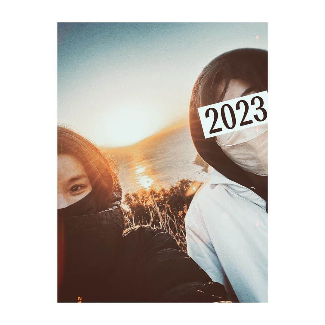 鈴木紗理奈のインスタグラム：「初日の出からはじまり、 新しい年は初めてのこと続きでワクワクする その気持ちをキープして今年も精一杯楽しんでやりましょ〜‼︎  みなさん今年もよろしくね」