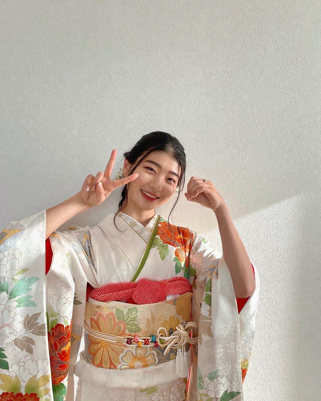 のインスタグラム：「Coming of age!  新成人の皆様おめでとうございます。成人式には行けないけど私も大人の仲間入りしました👶🏻💕 Thank you for all the sweet messages xxx」