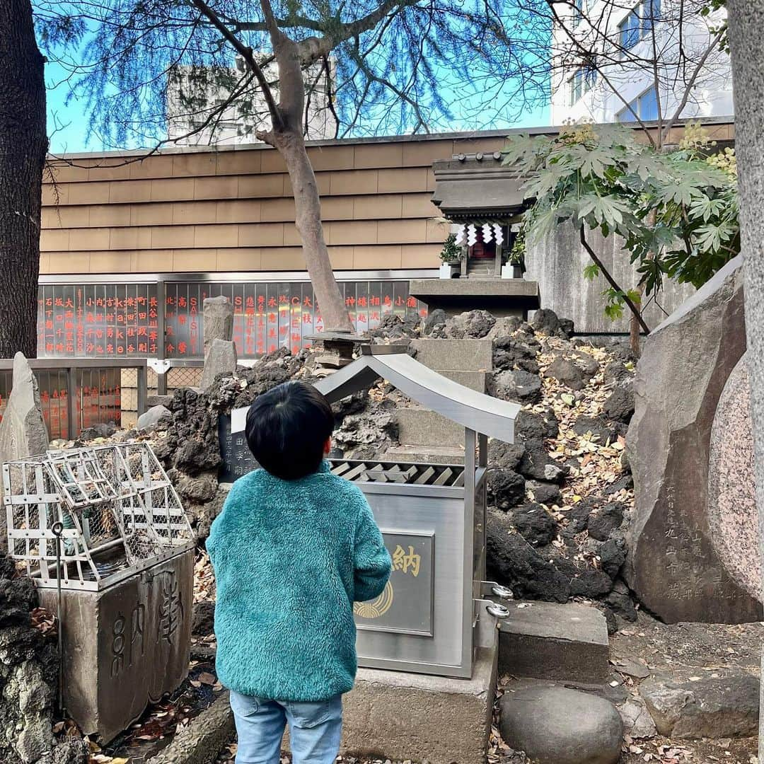 門脇舞以のインスタグラム：「初詣⛩とモルカー🚕 #あけおめことよろ です #花園神社 #スシロー #ナンジャタウン  #めちゃゆっくり」