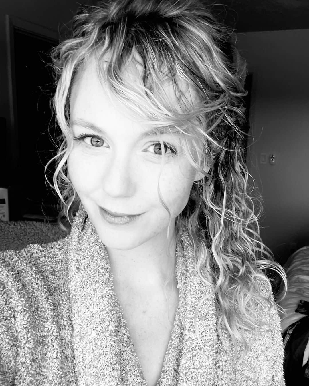 シャーロット・ケイト・フォックスのインスタグラム：「I’m alive!」
