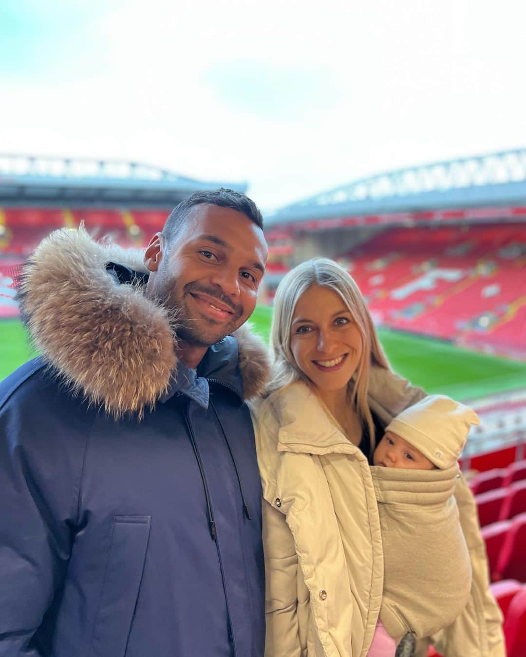 マーヴィン・マティプさんのインスタグラム写真 - (マーヴィン・マティプInstagram)「Inside Anfield!  #family #meeting #liverpool #Bochum #ingolstadt #schmidtnideggen #inside #lfc #Mika #Noemi #valentina」1月5日 4時18分 - themarvmarv