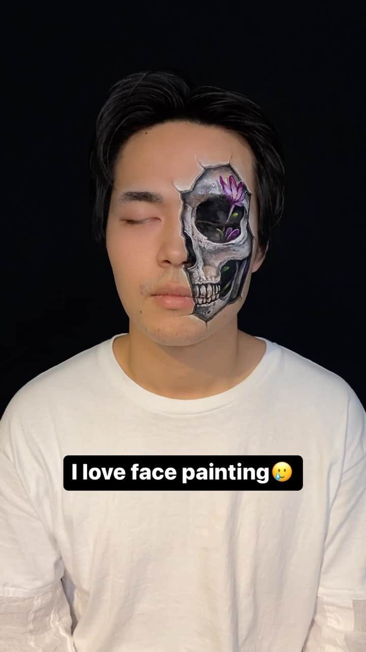 チョーヒカルのインスタグラム：「Something growing inside me🌼💀🌼💀🌼  FASHIONSNAPさんの『BODY MAGIC』という身体と装いについての連載で取材していただきました✨🌼✨ 髑髏っていつ描いても新鮮な気持ちで描けるな〜 https://www.fashionsnap.com/article/bodymagic-hikarucho/」