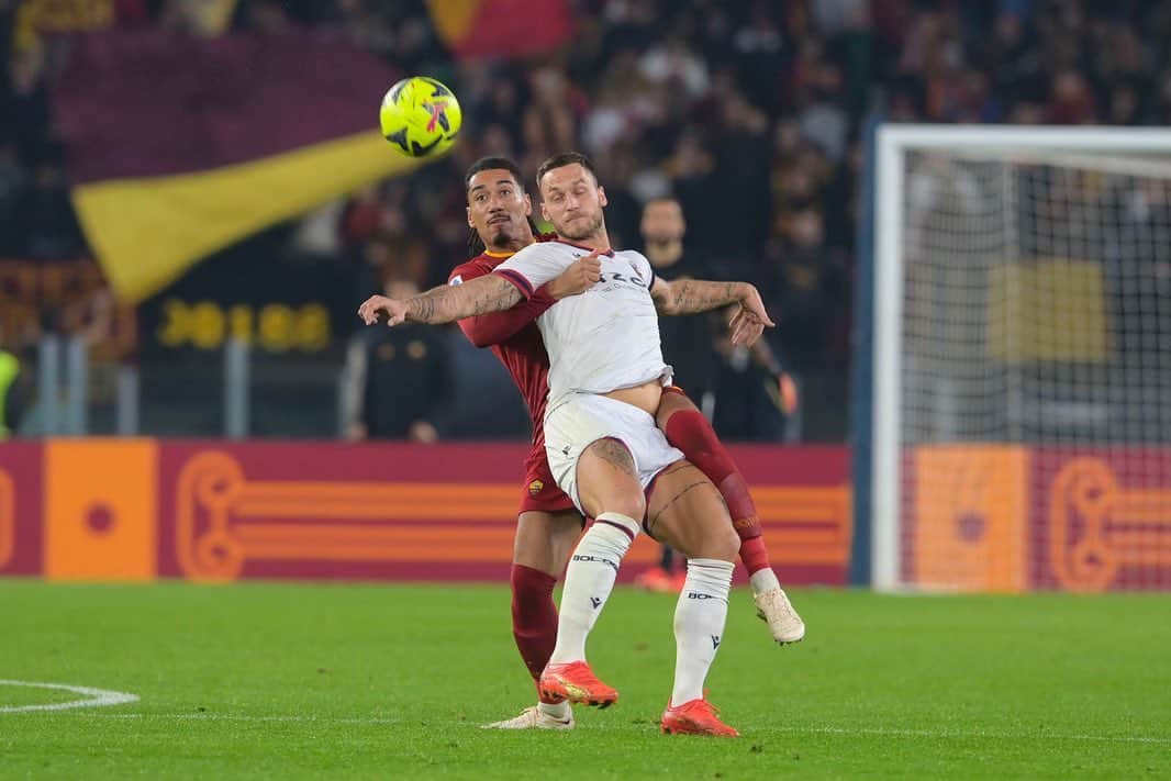 クリス・スモーリングのインスタグラム：「It feels good to be back 😁💪🏽 @officialasroma 💛❤️」
