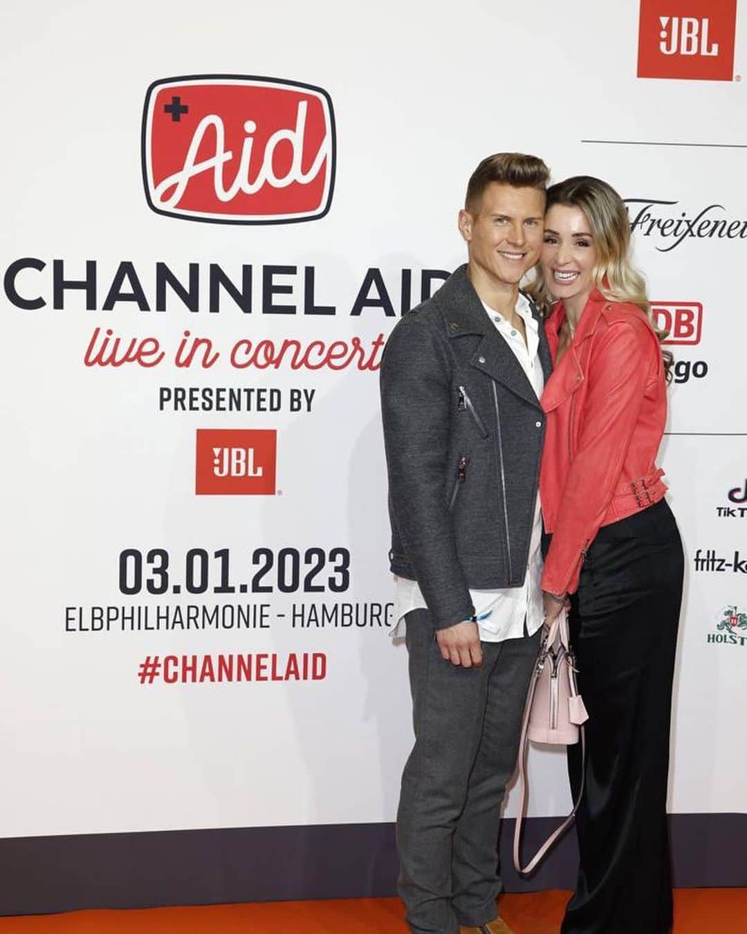 マティアス・オストルツォレクのインスタグラム：「Was für eine Show, was für ein Event, und das alles noch für einen guten Zweck! Vielen Dank für die Einladung und das wir es live miterleben durften, es war genial! @channelaid @claudiaschulzpr @wincentweiss  Photo ©️ @franziskakrug_getty für Channel Aid  #elbphilharmonie #calic2023 #channelaid」