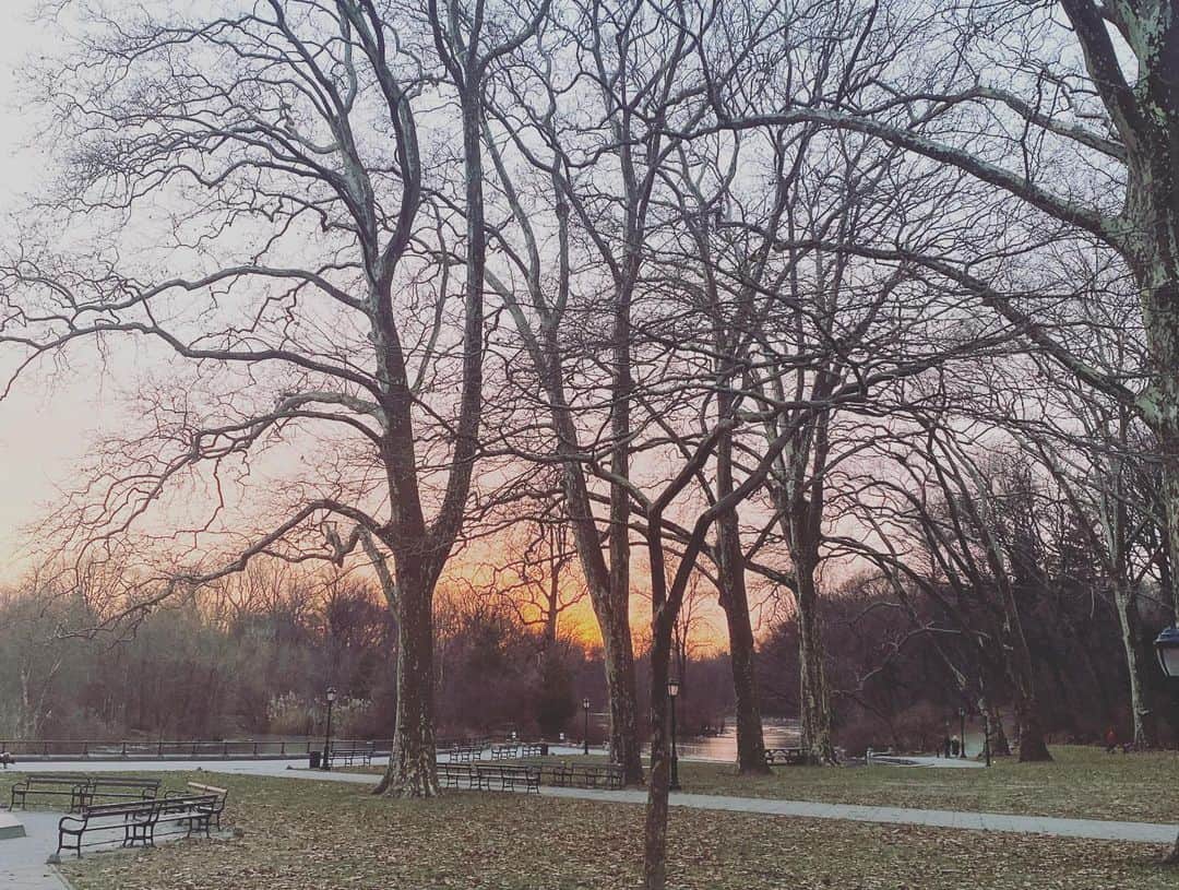 Ka-Naさんのインスタグラム写真 - (Ka-NaInstagram)「Happy New Year!!! How are you all? How was your New Year’s Day? I made and ate Soba on the New Year’s Eve and went to see fireworks at Prospect Park with my friend and family :) Also, I made Mochi-soup(it’s called “お雑煮 ozouni” in Japanese) on the New Year’s Day, and the next day, we went to see Opera “The Magic Flute” at Met Opera! Beside, today is my Birthday :) I turned 40 today!!! My husband and son celebrated my birthday. I am really really happy and lucky to have them! Anyway, wishing you all a wonderful and beautiful 2023!!! Let’s have fun this year as well ;) 今年もよろしくお願いしまーす♪    #植村花菜#kanauemura#ka-na ny#newyork#ニューヨーク#newyorklife#singersongwriter#シンガーソングライター#guitar#ギター#acousticguitar#アコースティックギター#japanese#japanesepops#jpop#happynewyear#年越しそば#お雑煮#opera」1月5日 6時34分 - kanajpop