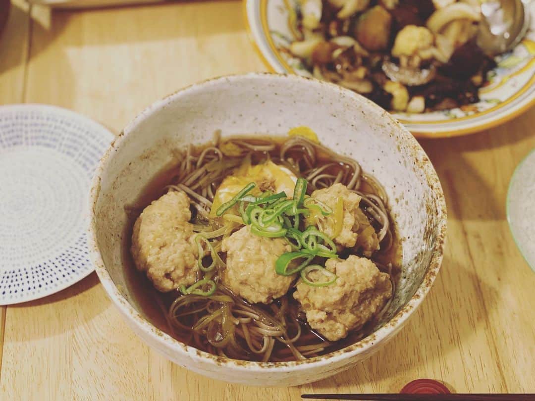 Ka-Naさんのインスタグラム写真 - (Ka-NaInstagram)「Happy New Year!!! How are you all? How was your New Year’s Day? I made and ate Soba on the New Year’s Eve and went to see fireworks at Prospect Park with my friend and family :) Also, I made Mochi-soup(it’s called “お雑煮 ozouni” in Japanese) on the New Year’s Day, and the next day, we went to see Opera “The Magic Flute” at Met Opera! Beside, today is my Birthday :) I turned 40 today!!! My husband and son celebrated my birthday. I am really really happy and lucky to have them! Anyway, wishing you all a wonderful and beautiful 2023!!! Let’s have fun this year as well ;) 今年もよろしくお願いしまーす♪    #植村花菜#kanauemura#ka-na ny#newyork#ニューヨーク#newyorklife#singersongwriter#シンガーソングライター#guitar#ギター#acousticguitar#アコースティックギター#japanese#japanesepops#jpop#happynewyear#年越しそば#お雑煮#opera」1月5日 6時34分 - kanajpop