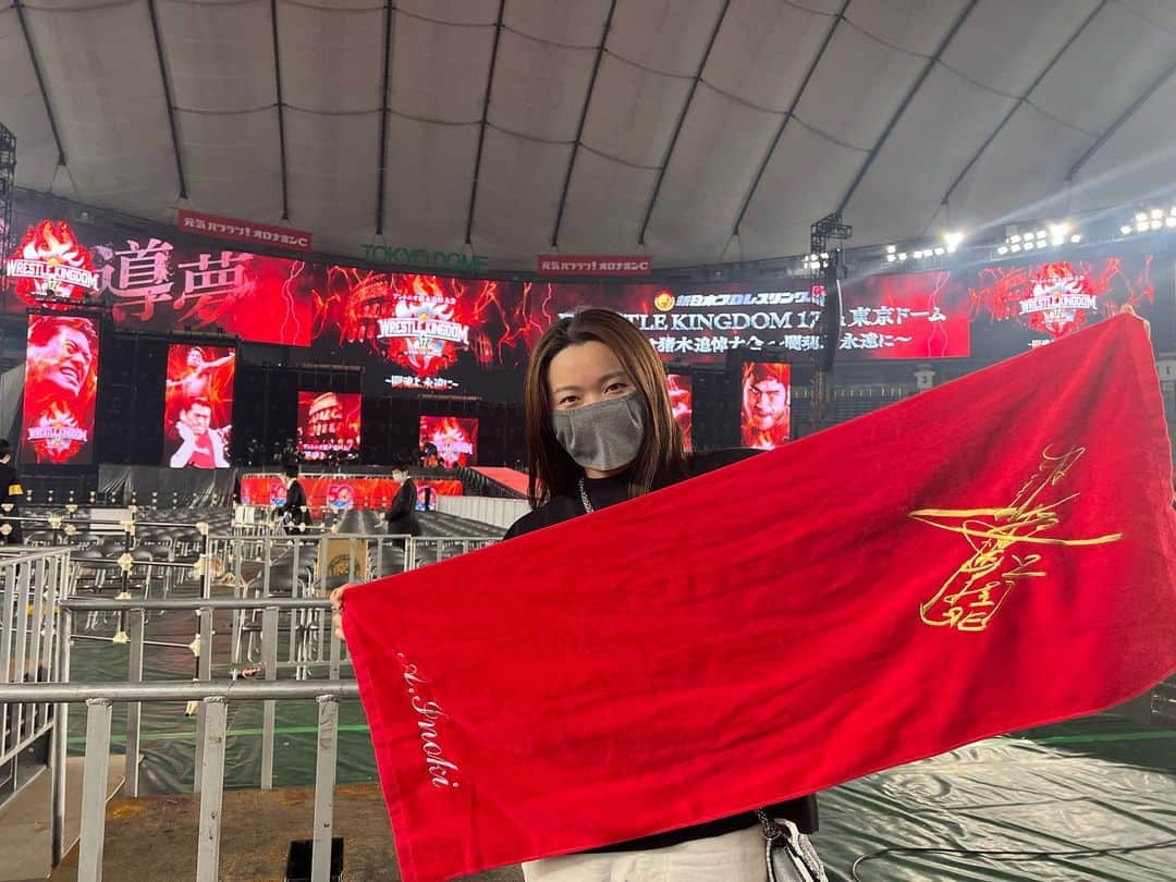 勝みなみさんのインスタグラム写真 - (勝みなみInstagram)「今年も観に行ってきました！❤️‍🔥 1.4東京ドーム！！！！！✨  観ているだけで、パワーをもらえる最高なイベント。  アントニオ猪木さんの追悼大会ということもあって、猪木さんの曲がたくさん流れました。選手としても、人間としても偉大な方だったんだなと改めて実感しました。  『闘魂』私もこの言葉を胸に刻み、ゴルフ頑張ります❤️‍🔥⛳️🏌🏻  一緒に行ってくれたさくらちゃん！ありがとう❤︎ @sakura_koiwai_official  また来年も行こうね😊 #新日本プロレス #アントニオ猪木さん #ありがとう #感動 #感謝」1月5日 6時44分 - minami_katsu