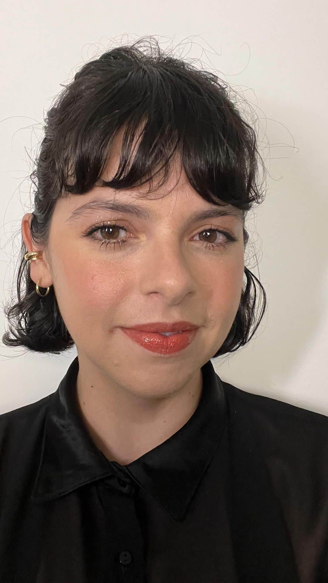 M·A·C Cosmetics BRのインスタグラム：「Maquiagem para o verão com @ffonseca Preparação: - Prep+Prime Natural Radiance - Prep+Prime Lip - Prep+Prime 24-hour Extended Eye Base Pele: Base Pro Longwear Waterproof  Correrivo Pro Longwear Blush Warm Soul Iluminadores/Bronzer Black Panther Sobrancelhas: Brow ser clear Olhos: Lápis: No Way Rosé, Bottle Service e Coal As Ice Sombra Dazzleshadow Liquida Flash in a Dash Máscara de cílios Mac Stack Lábios: Batom Another Drink e Gloss Feelin’t」