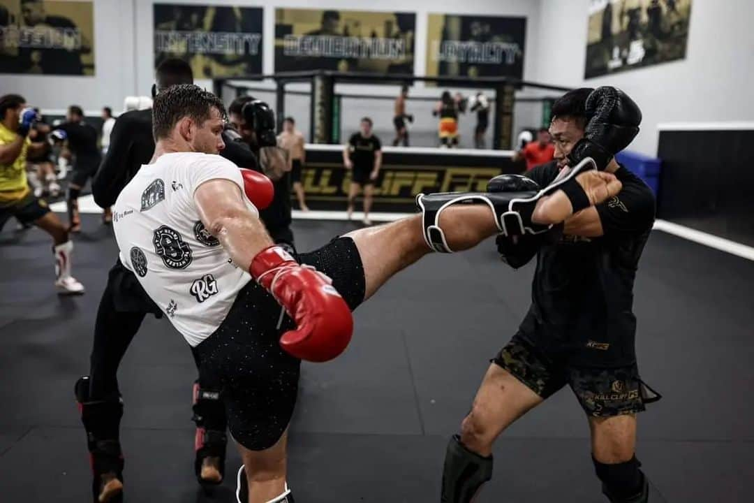 佐藤天のインスタグラム：「Always having great&hard rounds with the best teammates @killcliff_fc 🔥💥🙏🏼  📷️ @ryanloco   #killclifffc #killcliff  #mma #mixedmartialarts #fighter #hkickboxing #joneswrestling #burnsbjj #striking #ufc #grappling #kickboxing #boxing #muaythai #wrestling #bjj  #training #florida #ftlauderdale #takashisato #marrionapparel #マリオンアパレル #マリアパ #武蔵村山さいとうクリニック #新宿租界 #超ホルモン #楽球や #planz #SPDgroup #nakapy」