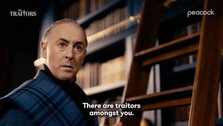 アラン・カミングのインスタグラム：「The campest thing you will see on television this year! Trust no one! Coming to @peacocktv on January 12th I give you…The Traitors!!!」