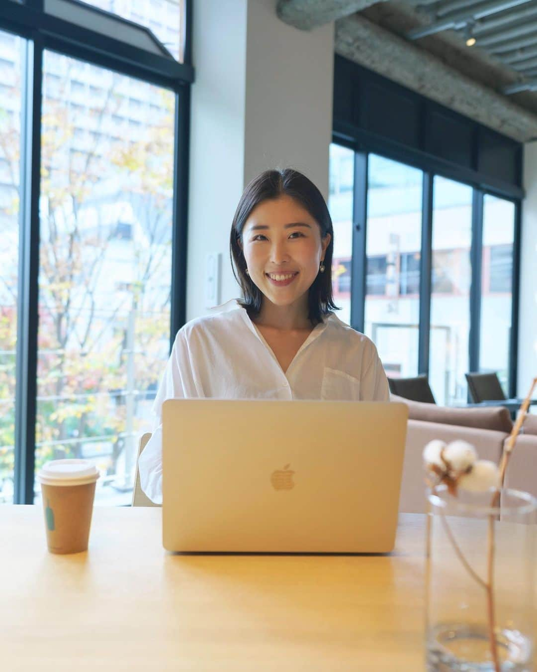 megumiさんのインスタグラム写真 - (megumiInstagram)「今年もお仕事頑張ります💻💪 　 Webデザインや、グラフィックデザイン、サイト構築のお仕事は引き続きフリーランスとして受けて、 #フリーランス女子    ヨロンに行ったらサトウキビ収穫補助のお仕事も(冬の運動不足をここで解消したい…🤣) 　 人って誰かに必要とされることに喜びを感じる生き物。3歳の甥っ子でさえも誰かの役に立ちたいとお手伝いしたりしてる！ 　 私もその考えが根本にあって、どんな職種でも人に喜んでもらえることがしたいな、と思います。  頑張る❤️‍🔥 　 Photo by @nicostyletokyo 🙏✨   　 #移住します #移住計画 #離島移住 #離島生活 #離島引越し #フリーランス移住 #移住リモートワーク #フリーランスの働き方 #ポートレートモデル #ポートレート渋谷 #渋谷撮影  #healthylifestyle #healthybody #健康美 #naturalbeauty #ボディメイク#bodymake #フィットネス #fitness #fitnessgirl #フィットネス女子 #メリハリボディ#fitnessmodel #フィットネスモデル  #美容 #アンバサダー」1月5日 8時07分 - megumi_aimy_fit