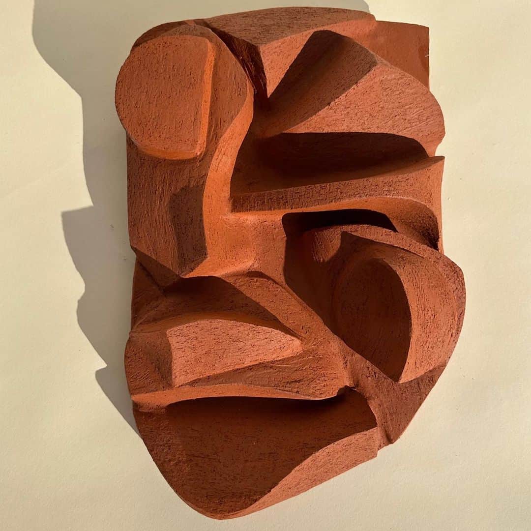 のインスタグラム：「And because we haven't posted much this last months, here is another nice serie of reds .... Mix and match of shape for a sweet Wednesday night  /// /// Et parce que nous ne partageons pas assez nos nouvelles pièces ces derniers temps voici une petite salade niçoise de pièces couleur terra cotta mais en grès s'il vous plaît !!!」