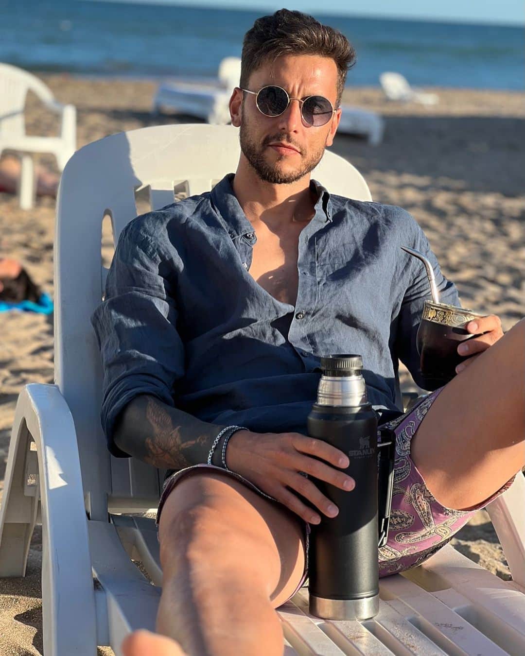 リカルド・アルバレスのインスタグラム：「Los mates en la playa… ☀️🧉」
