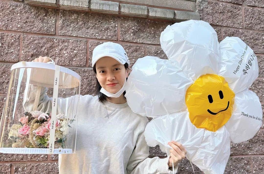 のインスタグラム：「데뷔 기념 축하해 주셔서 감사합니다!  새해 복 많이 받으세용」