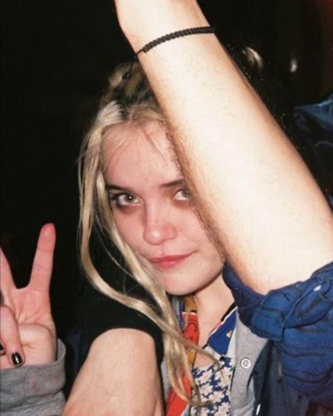 スカイ・フェレイラのインスタグラム：「this photo is a mystery」