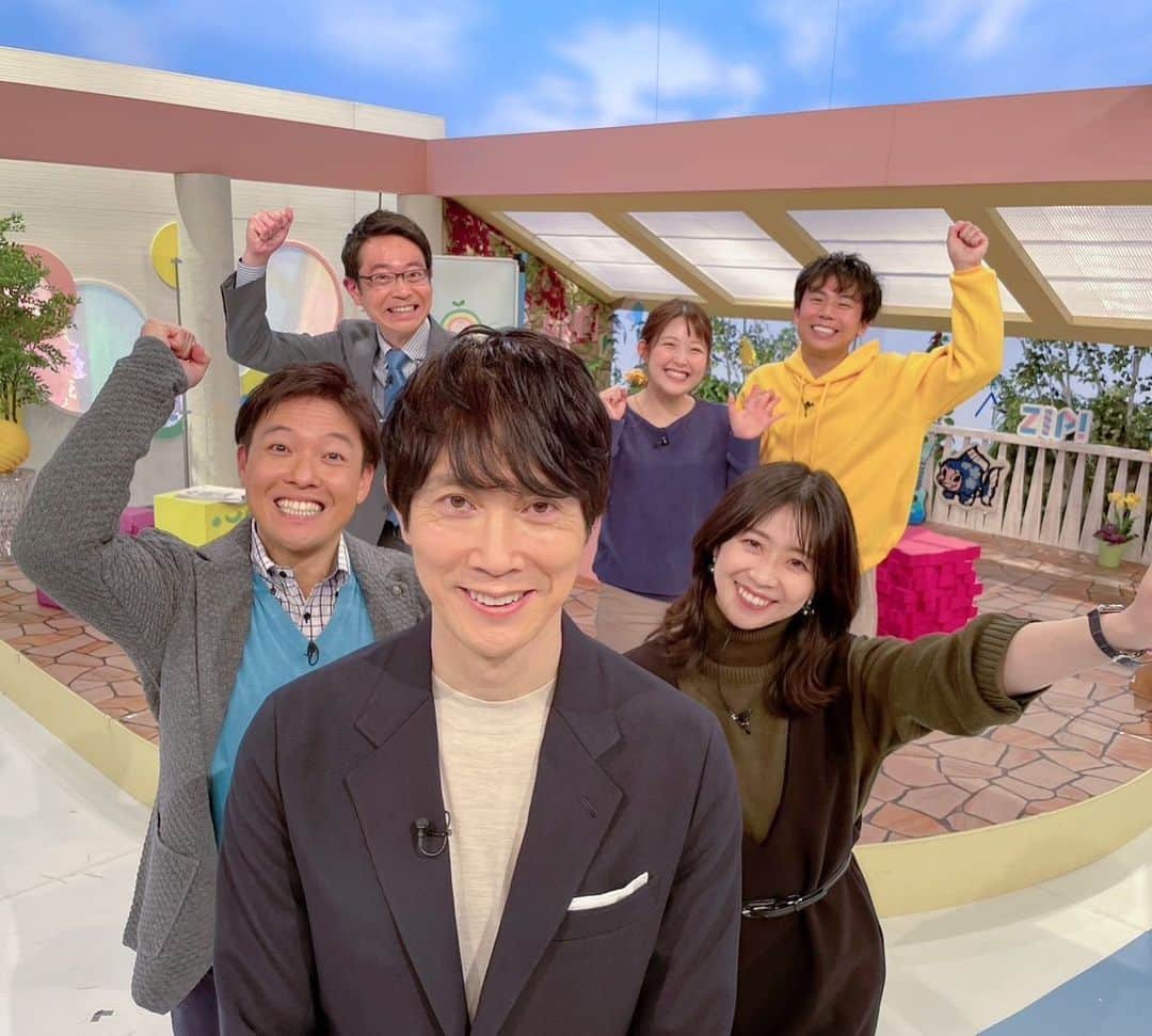 立田恭三のインスタグラム：「【今年もよろしくお願いします】 2023年もすまたんが始まりました✨  本日のスペシャルゲストは、なんと#佐々木蔵之介 さん  そっくりさんではありません笑 面白いトークを早朝からいくつも披露してくれました♪  蔵之介さん主演舞台『#守銭奴ザマネークレイジー 』は明日からです！森ノ宮ピロティホールにて。  今年も#すまたん よろしくお願いします。  #かっこいい  #ダンディズム  #程遠い現実」