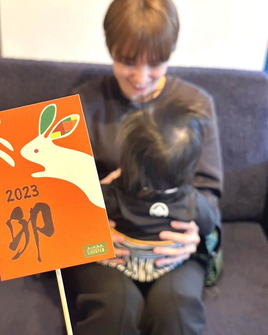 南明奈さんのインスタグラム写真 - (南明奈Instagram)「遅くなりましたが、あけましておめでとうございます🎍 2022年も温かい応援ありがとうございました☺️✨ 今年もよろしくお願いします✨  お正月は家族でゆっくりまったりしたよ👨‍👩‍👦」1月5日 18時51分 - akinaminami