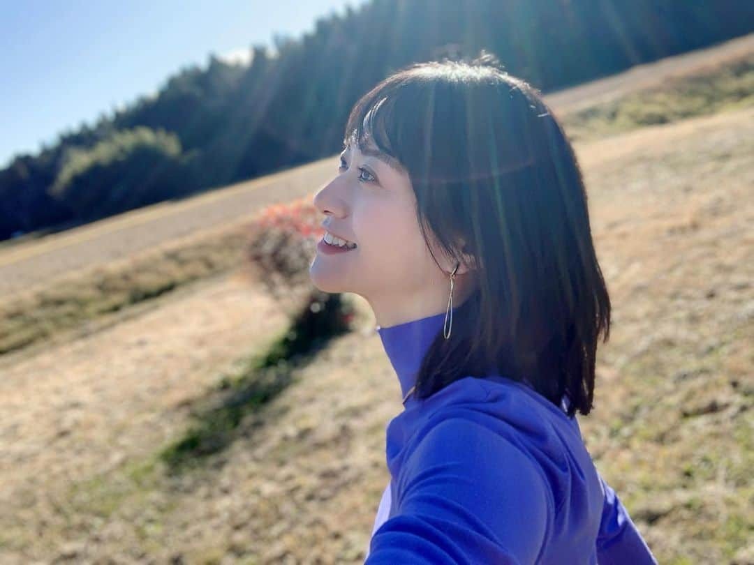 小板奈央美のインスタグラム：「2023年！本年もどうぞよろしくお願い致します🤲 ・ 昨年に引き続き、健康第一！ そして今年は、変化に恐れず、何事にもチャレンジしてみたいと思います。 ・ ありがたい事に、自分の周りには、常に新しい事に挑戦している方が多く！ これまで沢山刺激受けまくってきたので… 今年の私は、保守的な自分とさよならだ！！ ・ 上を目指してガンバルンバ✨ そして、全力で楽しむぞー❗️ ・ #小板奈央美 #こいたチャン」