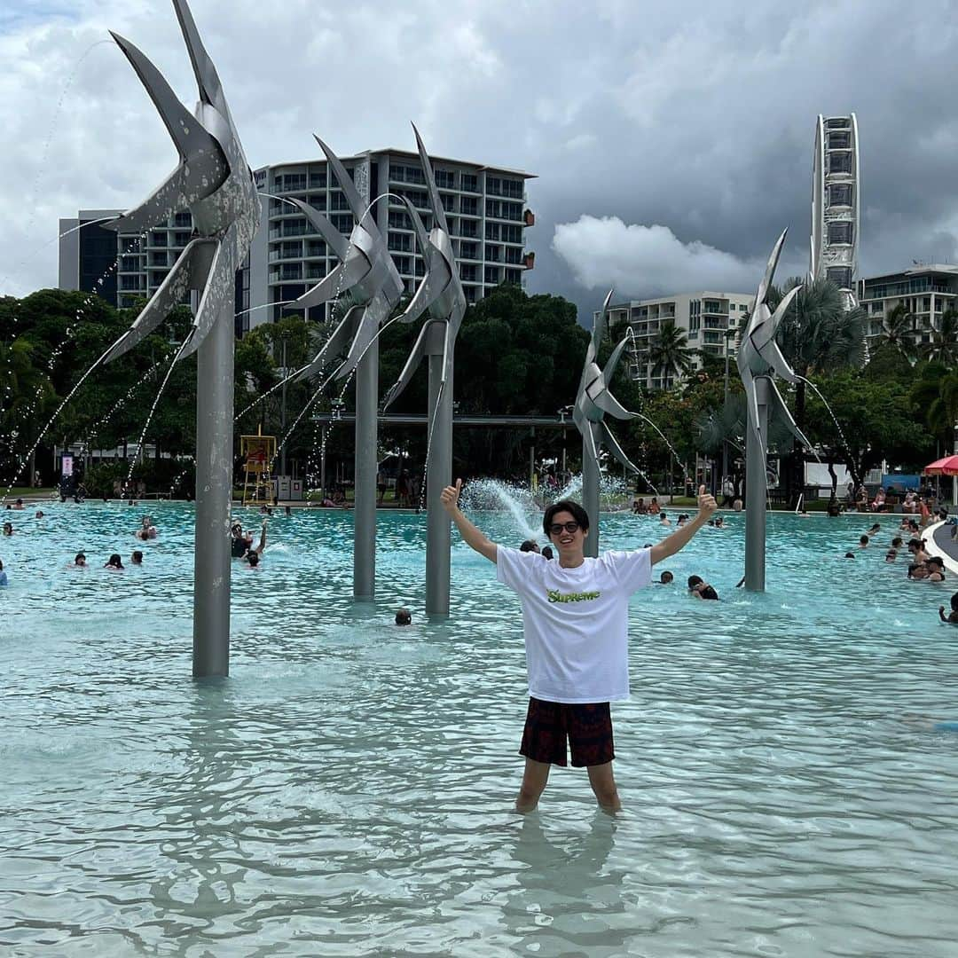 江原蓮のインスタグラム：「. 早く夏になれ   #プール　#大きい　# #Cairns #cairnsaustralia  #cairnsesplanadelagoon」