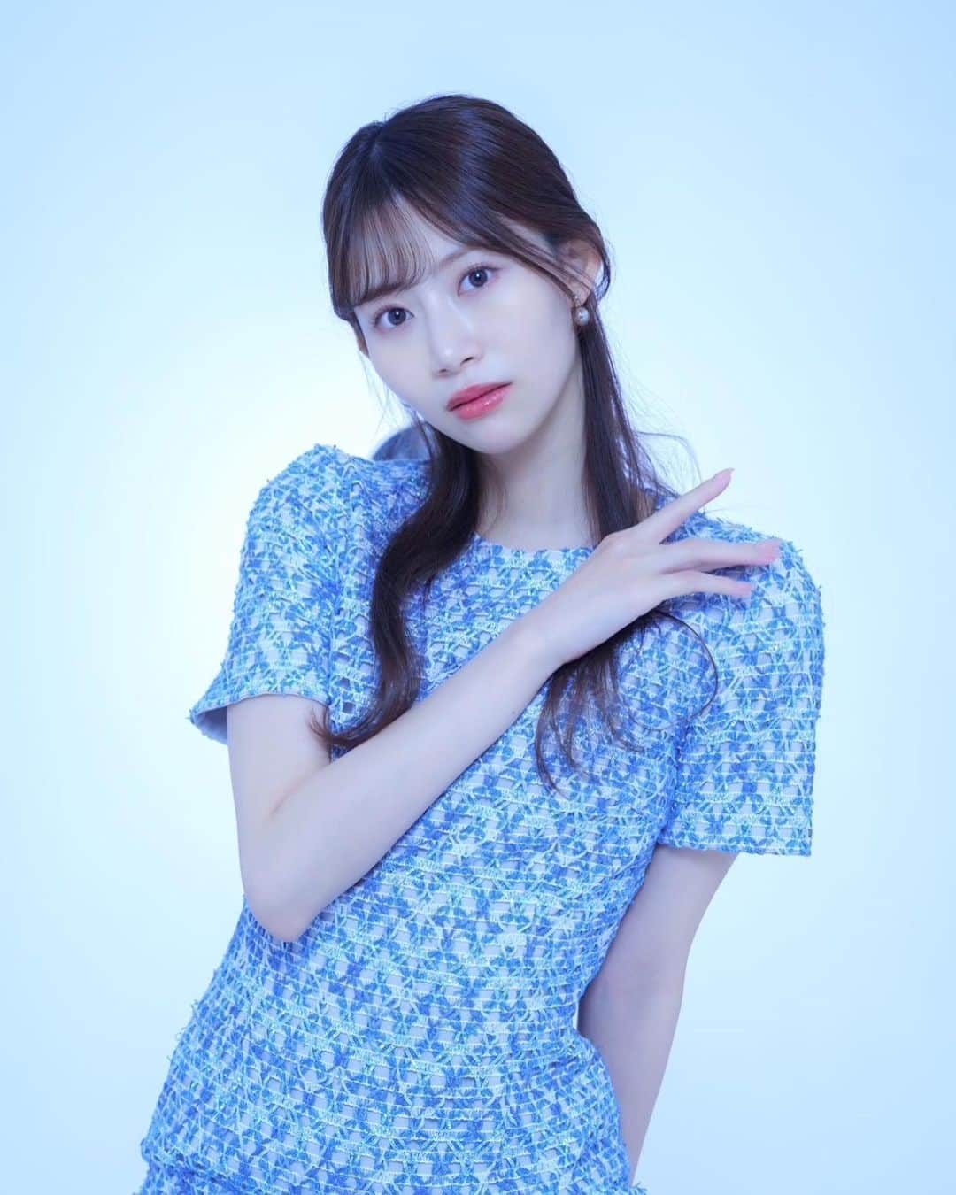 後藤理沙子のインスタグラム：「お友達のあやのちゃん( @_nabistyle_ )が主催する【韓国アイドルのアーティスト写真のように撮影ができるイベント】のカメラリハ🤍 お顔のどこに光が入ると良い感じになるのかを撮影しながら細かーく調整して研究してたよ🐇 今月22日に開催なので気になる方はあやのちゃんのインスタ観てみてね❤︎ 📸: @andy_film  * #韓国アイドル #韓国アイドルメイク  #撮影  #イベント情報  #名古屋」