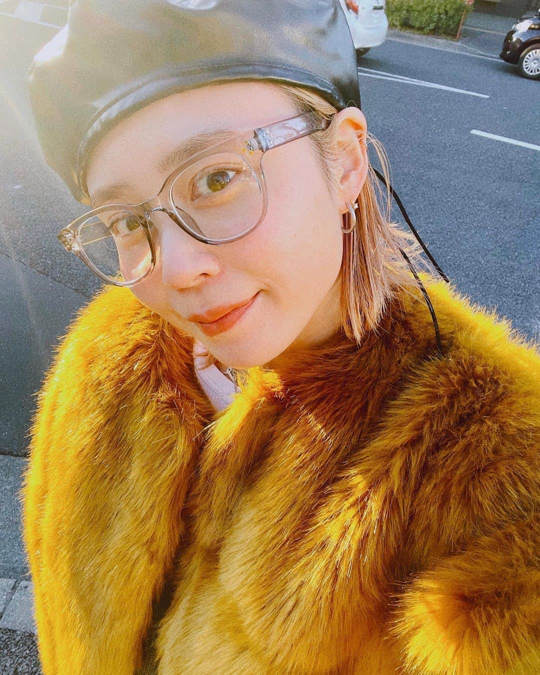 村上愛のインスタグラム：「. はろー2023🐰👋  元旦からお天気続きで最高〜  皆様今年もよろしくお願い致します💝  #ボーリングが特に苦手なのでフォームの練習からっと🎳」
