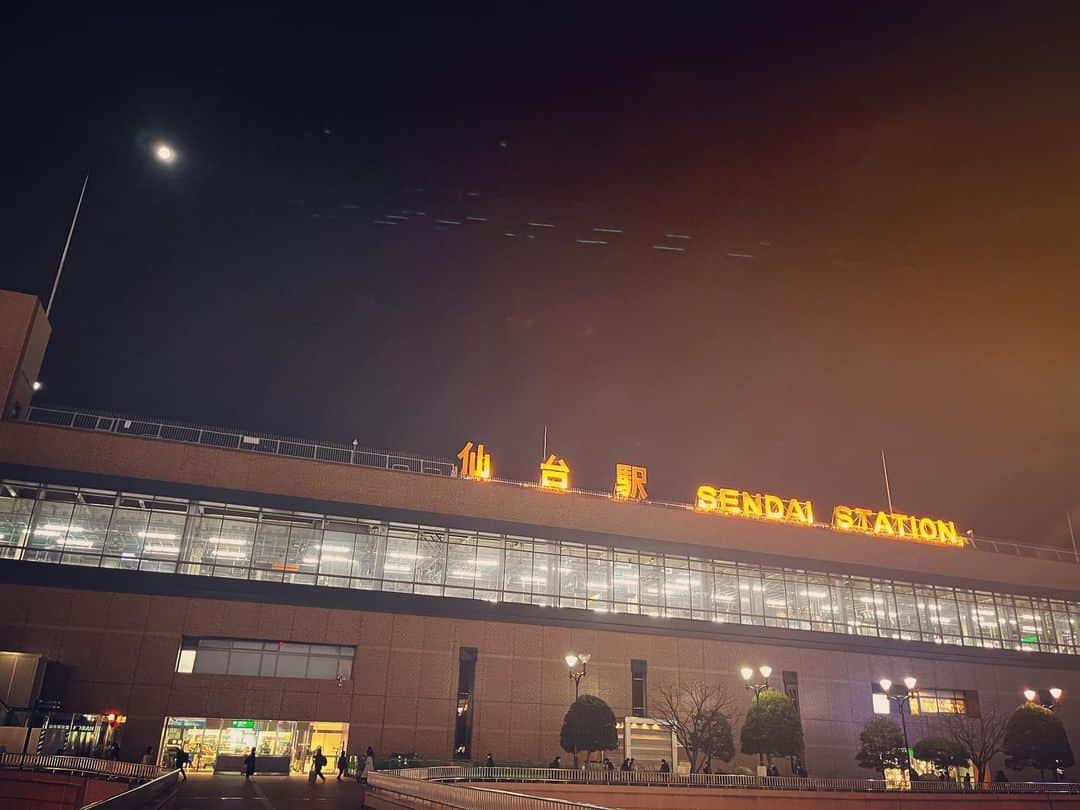 渡邊圭祐のインスタグラム：「2023 . . 新年明けましておめでとうございます。 遅ればせながら。 . 20代ラストイヤーに原点回帰 本年も何卒よろしくお願い致します🐇」
