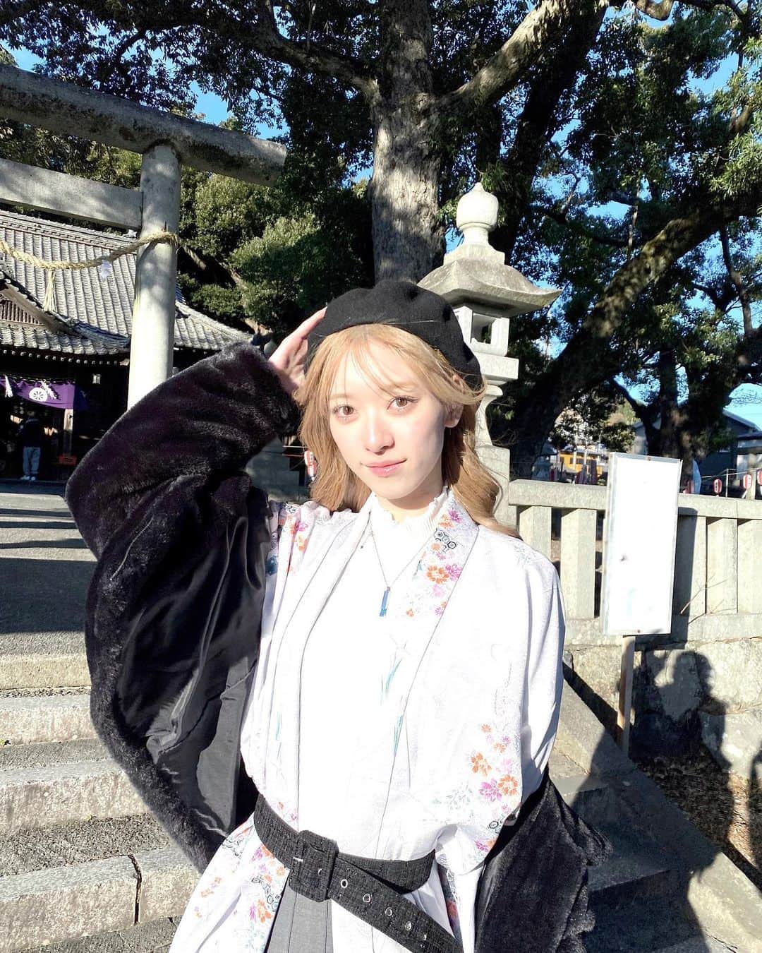 夏目璃乃のインスタグラム：「初詣⛩  去年に引き続き今年も大吉でした‪‪☺︎‬   #2023 #初詣 #着物 #おみくじ #大吉 #ノーマルカメラ」