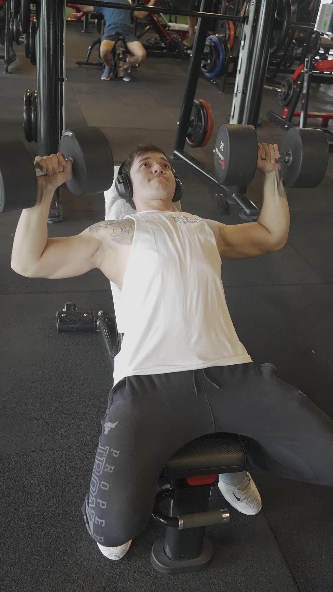 ステファン・ウィリアムのインスタグラム：「chest workout🔥🔥」