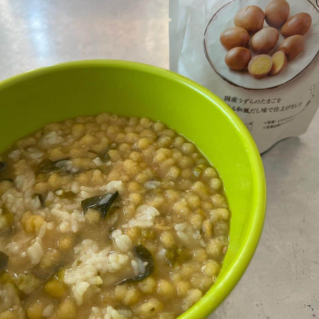 藤本敏史のインスタグラム：「今日の昼飯 味噌汁ご飯トッピングに天かす うずら卵」